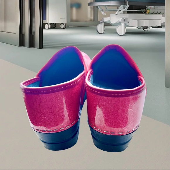 Sanita Raspberry Pink Patent Women's Clogs Size 39. - Picture 3 of 9